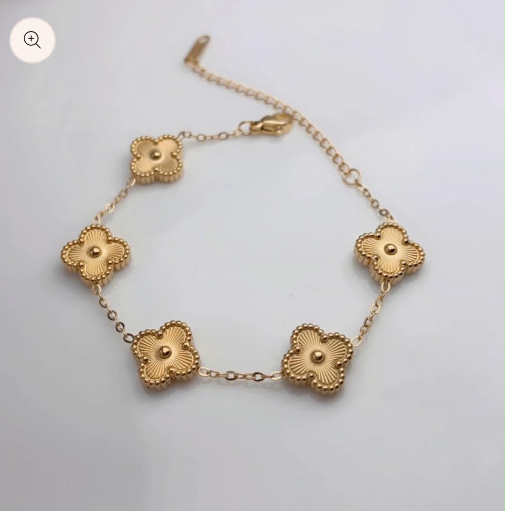 Golden clover bracelet